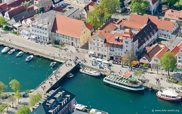 Luftaufnahme auf das Hotel am Alten Strom